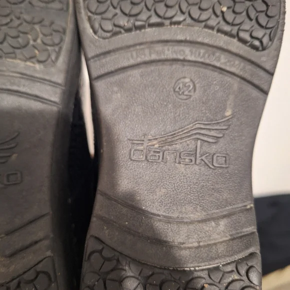 Womems Black Embossed Dansko Clogs, Size 42 - Picture 4 of 6